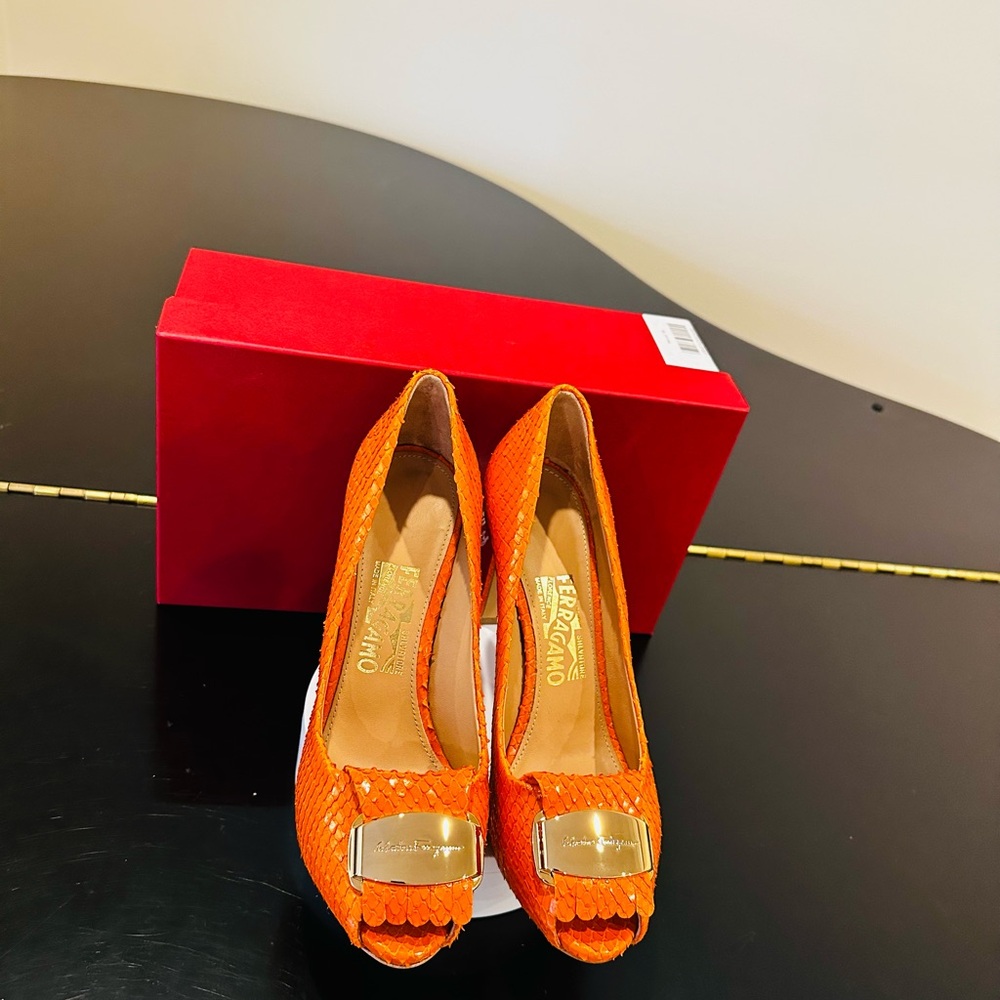 NWT Luxury Classic Chic RARE Authentic Salvatore Ferragamo Orange Python Pumps - Picture 6 of 17